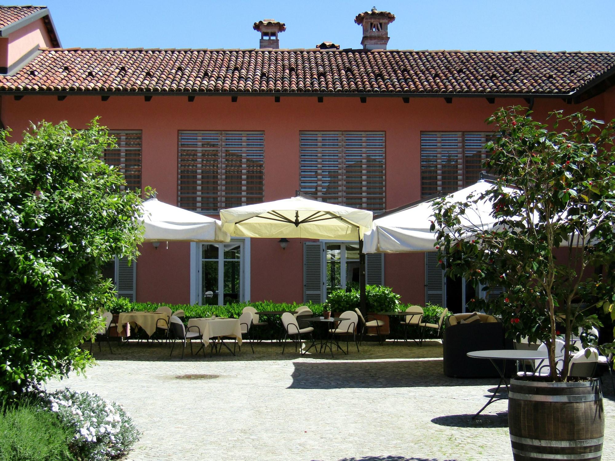 Relais Villa D'Amelia Benevello Exterior photo